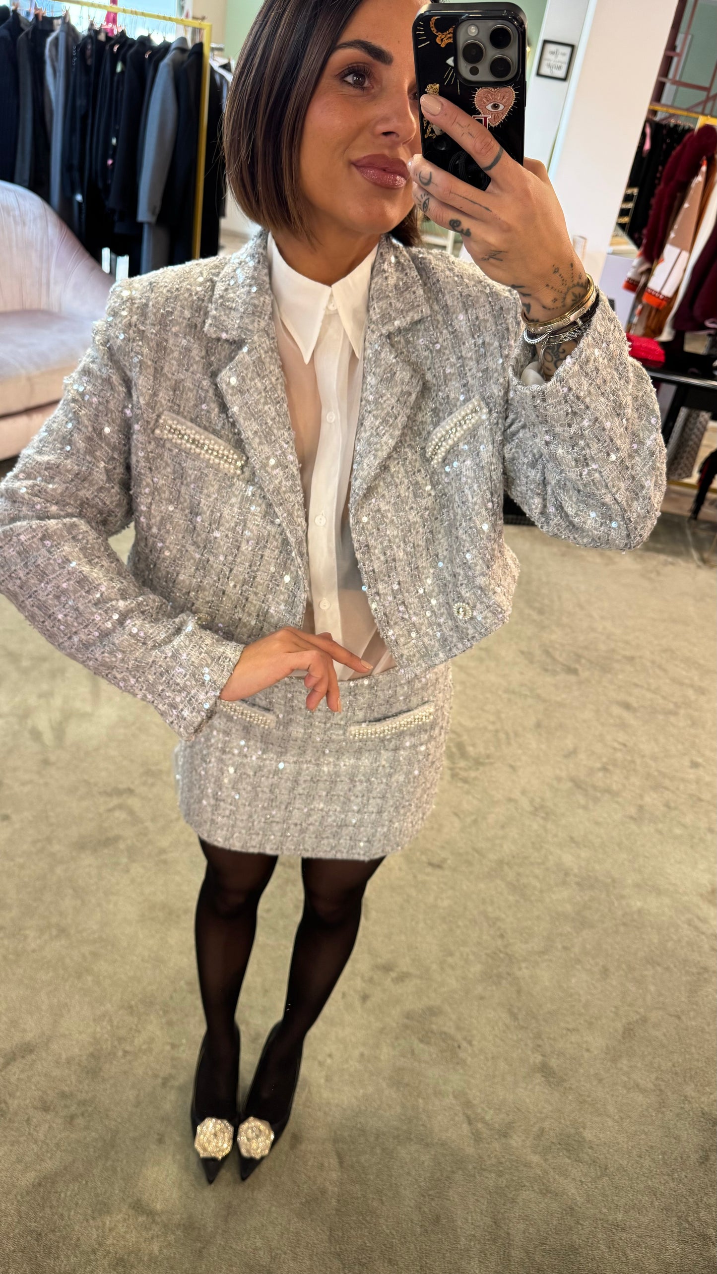 Blazer crop in tweed argento con inserti lamè e paillettes