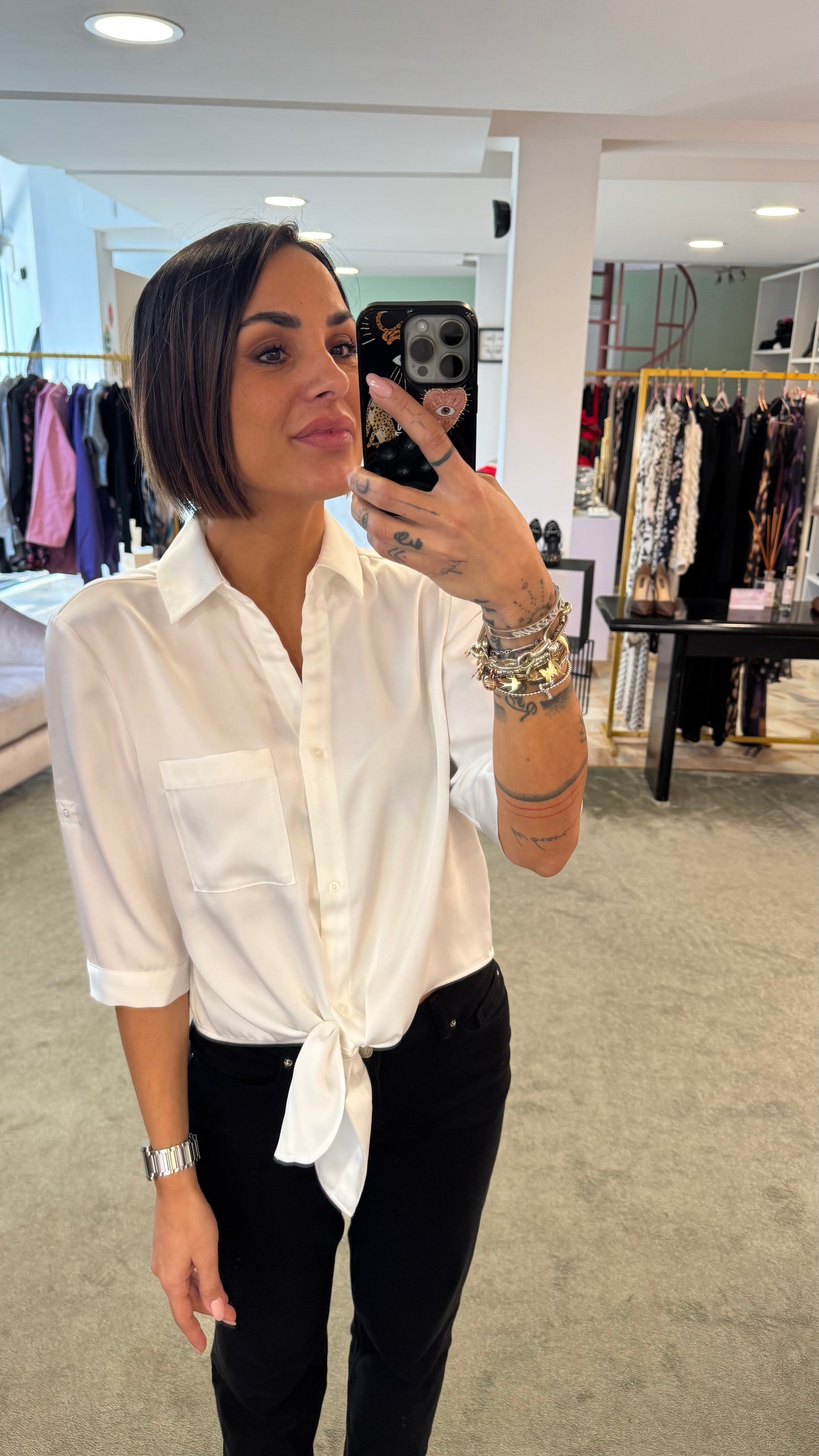 Camicia bianca in satin con fiocco fr