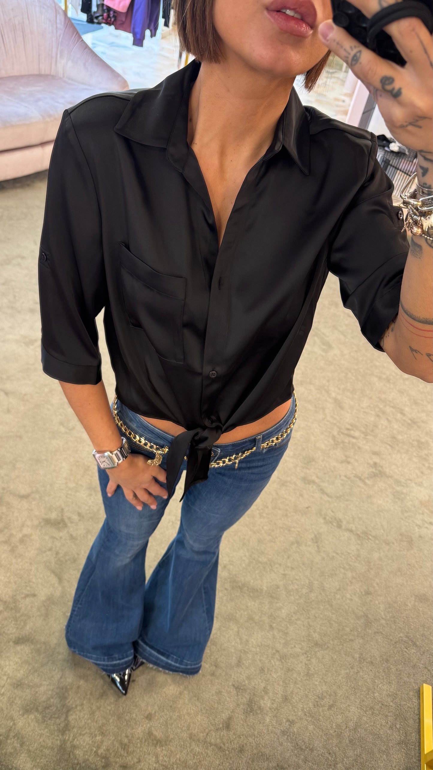 Camicia nera in satin con fiocco fr