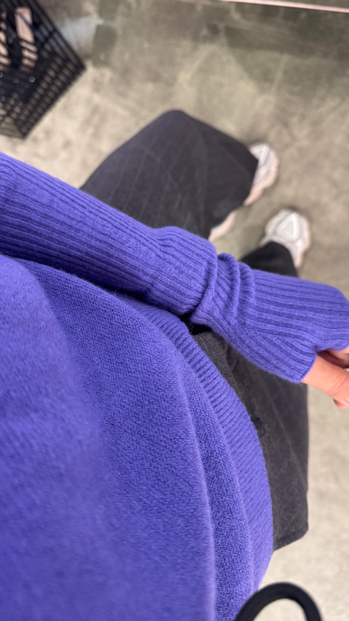 Maglione lupetto viola smanicato