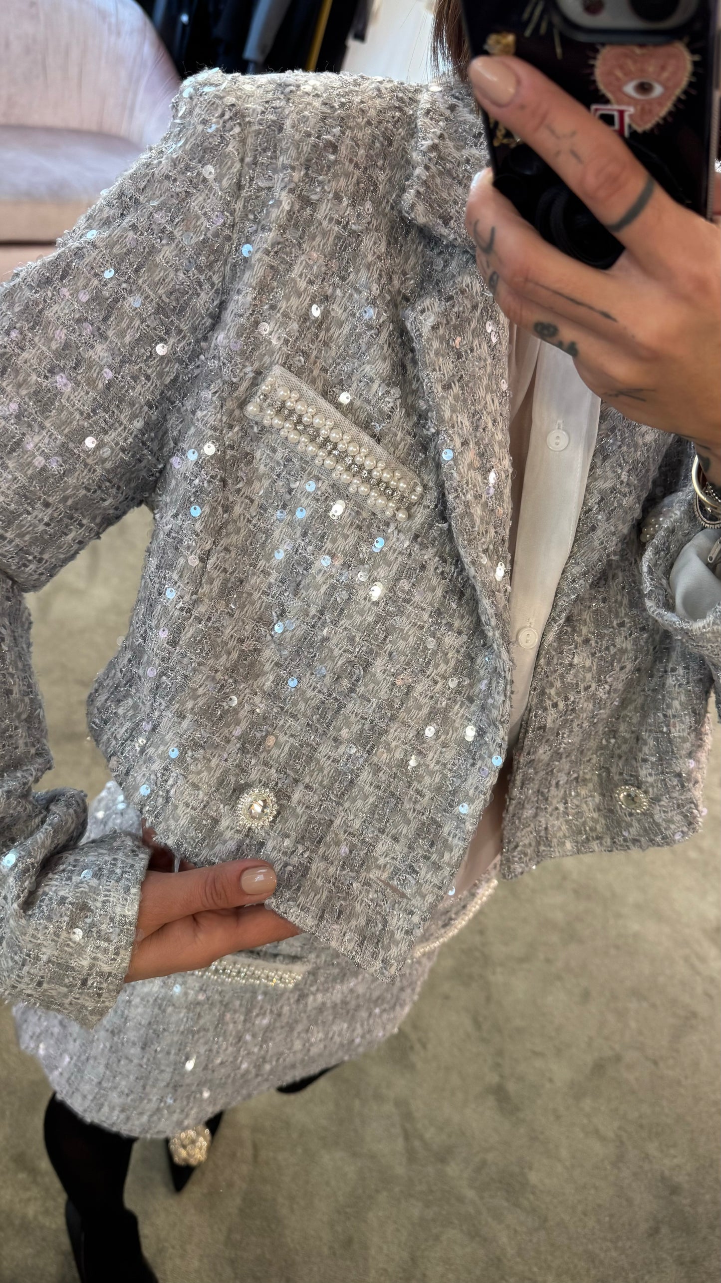 Blazer crop in tweed argento con inserti lamè e paillettes