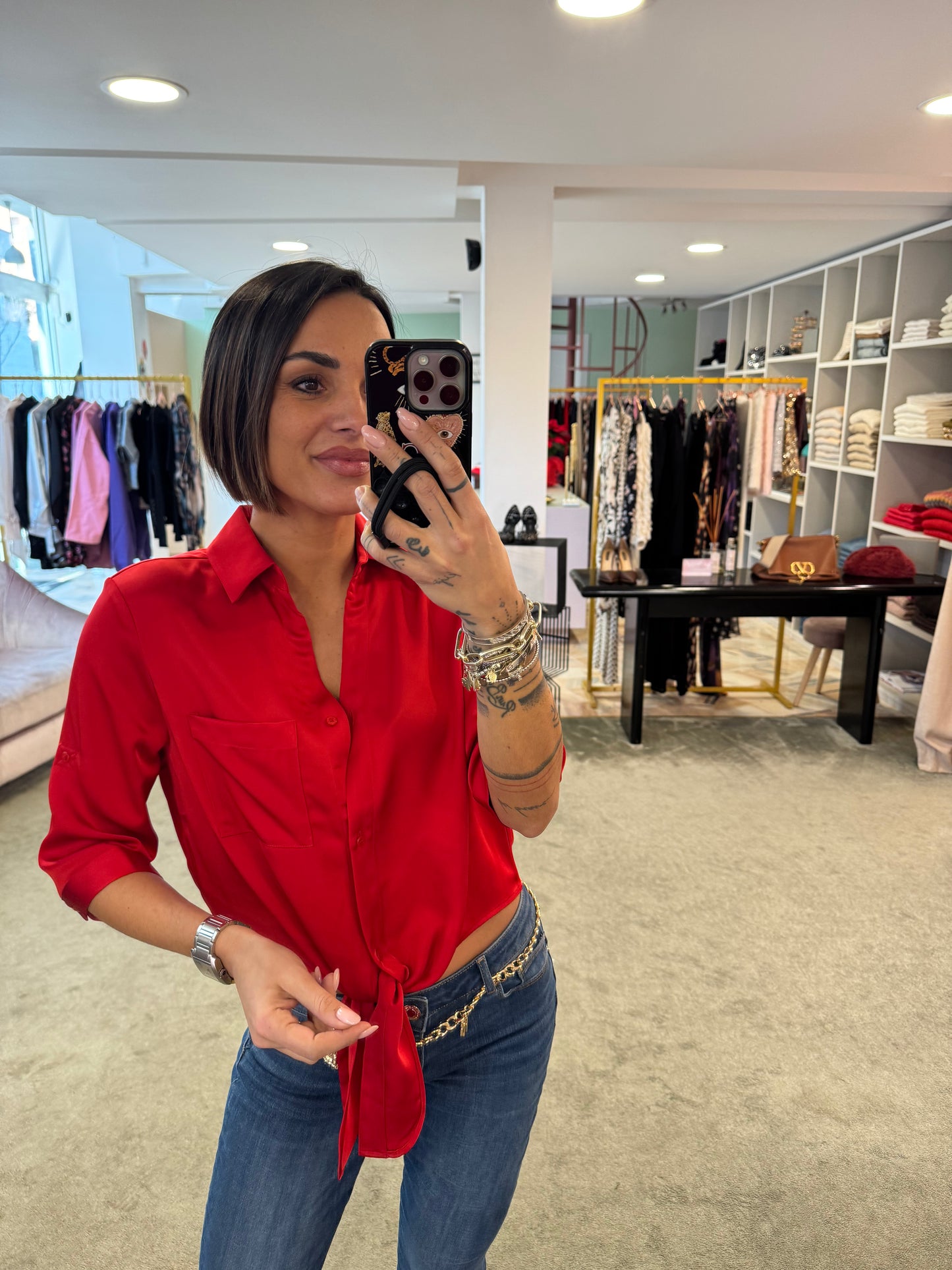 Camicia rossa in satin con nodo fr